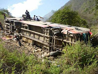 Под Кандагаром перевернулся автобус: 35 человек погибли