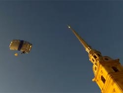 Запись прыжка парашютиста со шпиля Петропавловского собора может быть монтажом