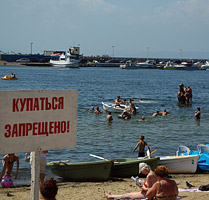Жители Тольятти сносят таблички "Купаться запрещено" 
