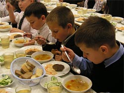 Тольяттинских детей кормят по-новому